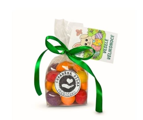 Mandle v barevné čokoládě s velikonoční visačkou